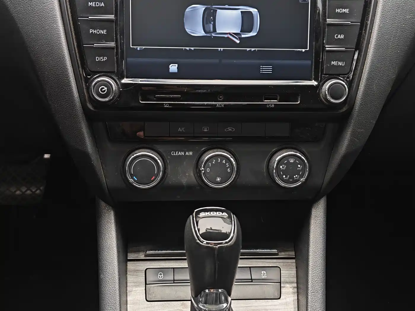 Škoda Octavia 2016 1.6L Automatic Smart Edition фото 5