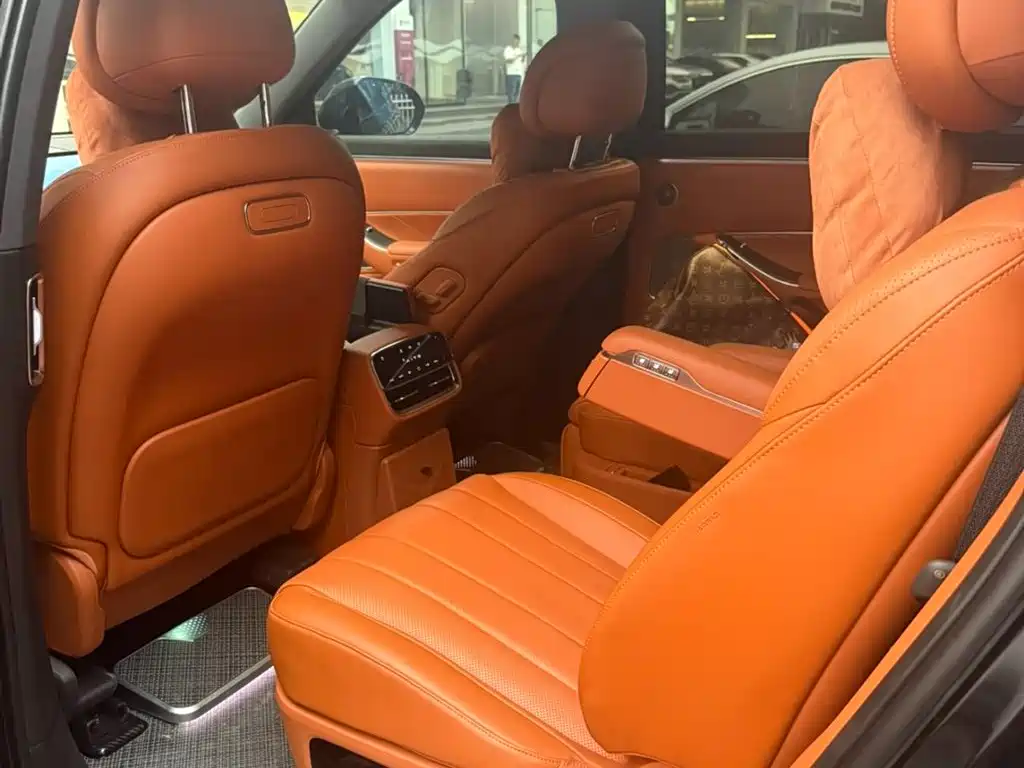 AITO Wenjie AITO M8 2025 Extended Range Ultra 53.4kWh 6-Seater фото 3