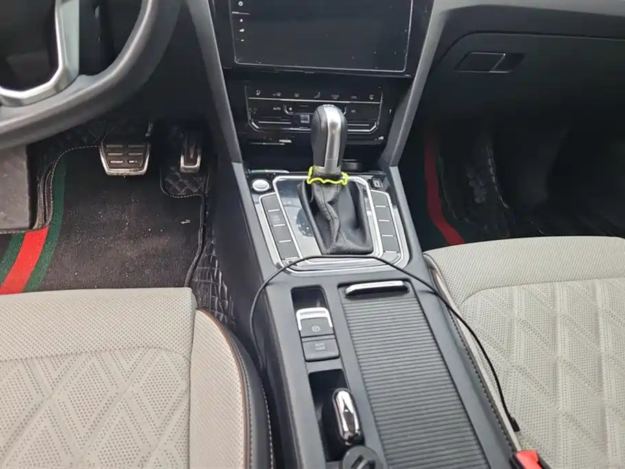 Volkswagen Magotan 2023 Model 2 Million Commemorative Edition 330TSI DSG Luxury фото 16
