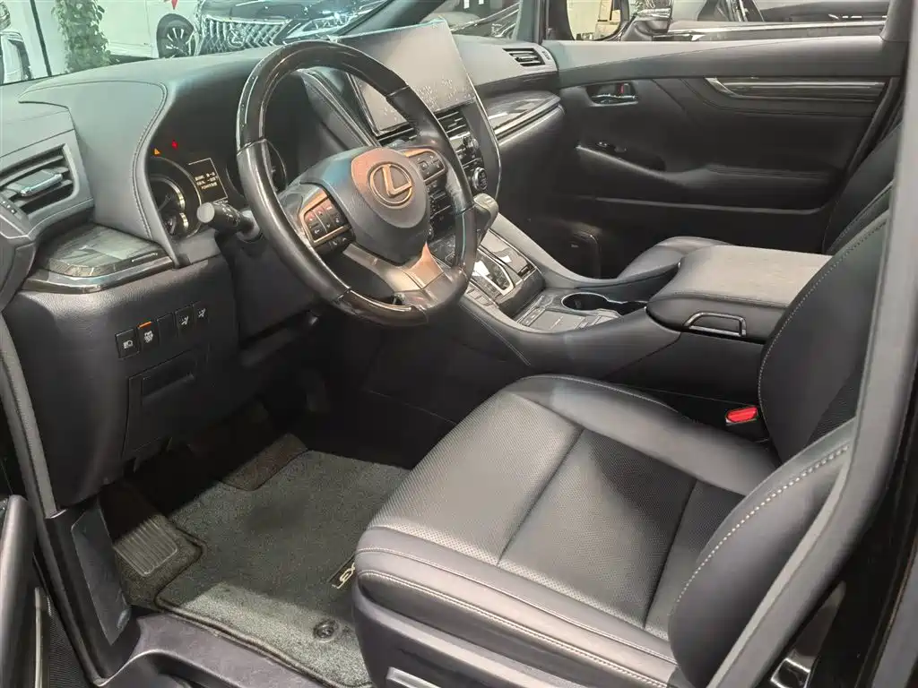 Lexus LM 2020 300h 4-Seat Imperial Edition фото 8