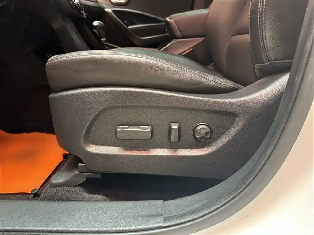 Hyundai Santa Fe 2015 2.0T Automatic 4WD Smart 7-seater фото 25
