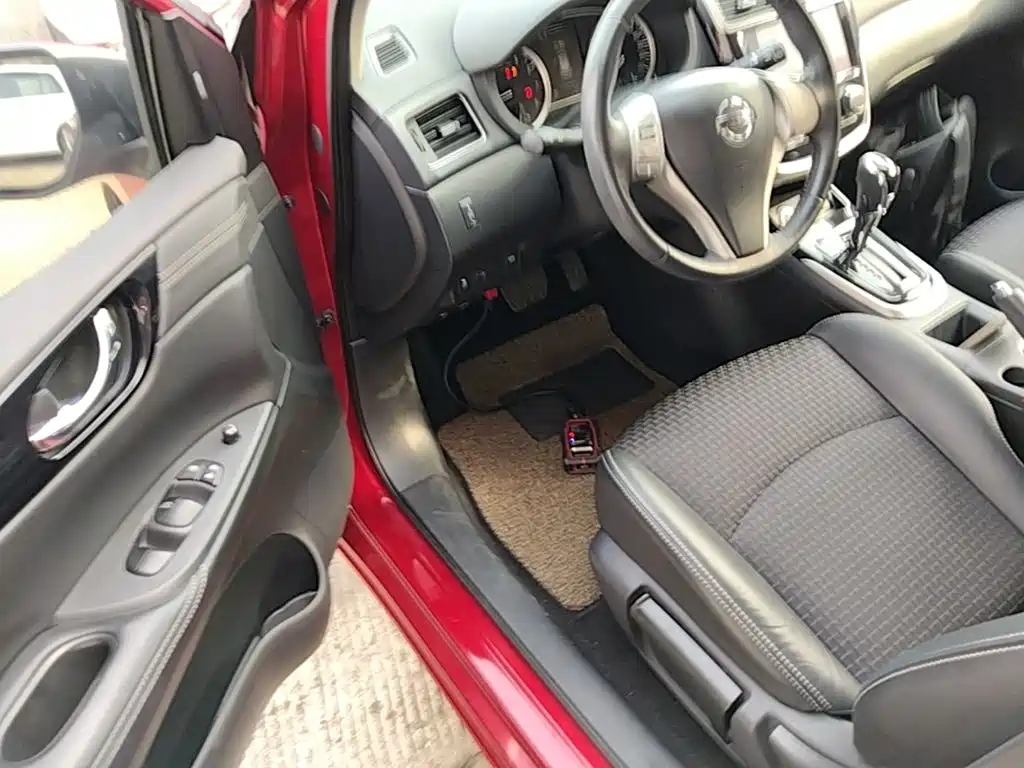 صورة 16 - Nissan Tiida