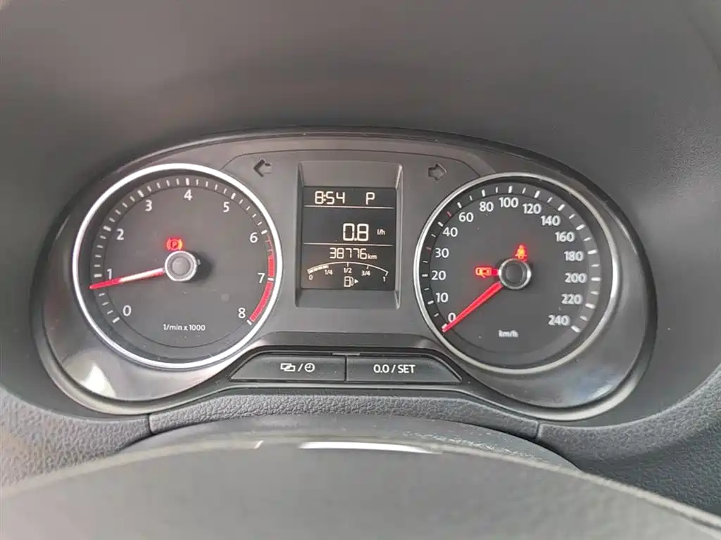 Volkswagen Polo 2014 1.6L Cross Polo Automatic фото 12