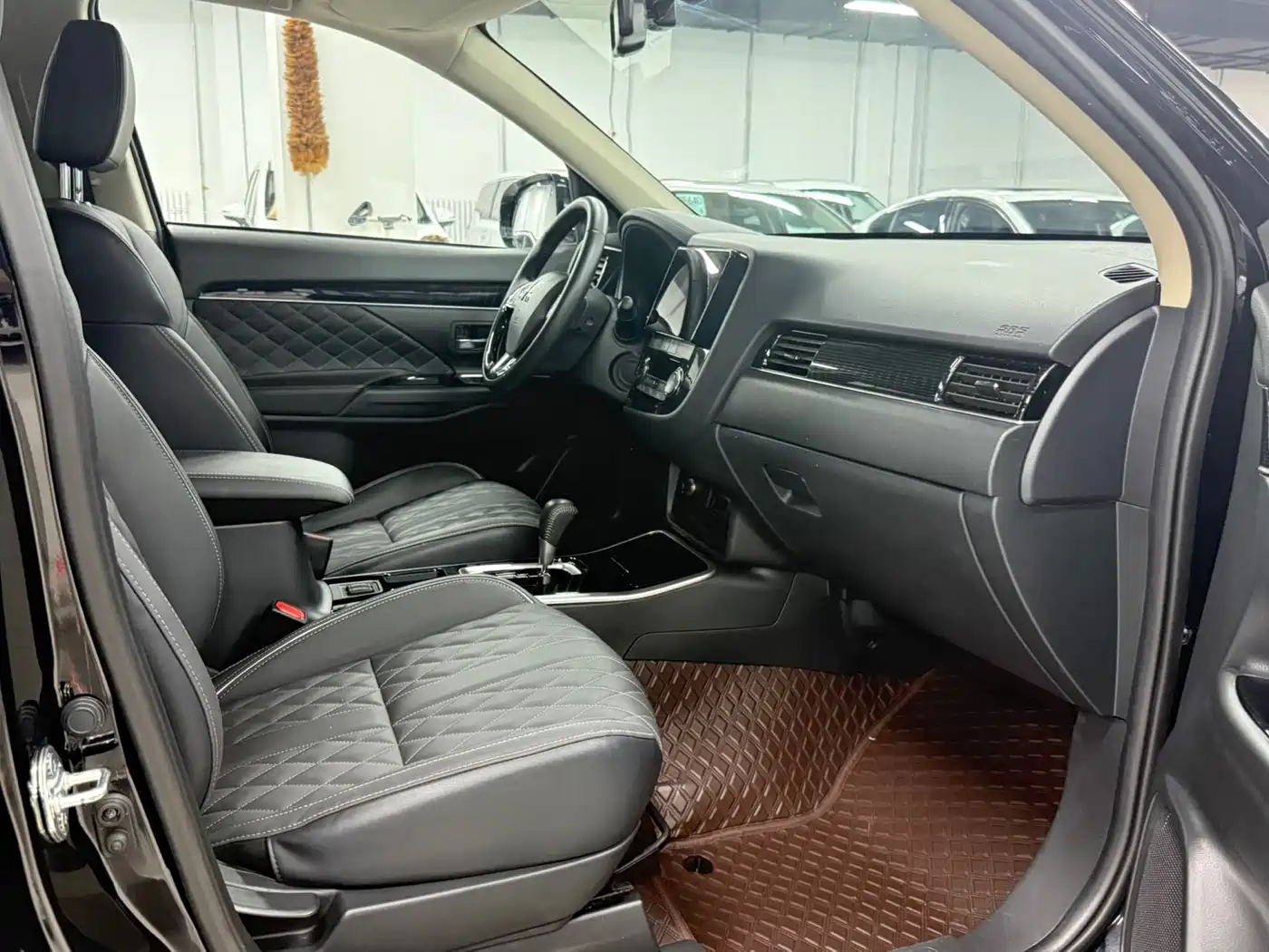 Mitsubishi Outlander 2021 Facelift 2.0L 2WD Premium Edition 5-Seater фото 18