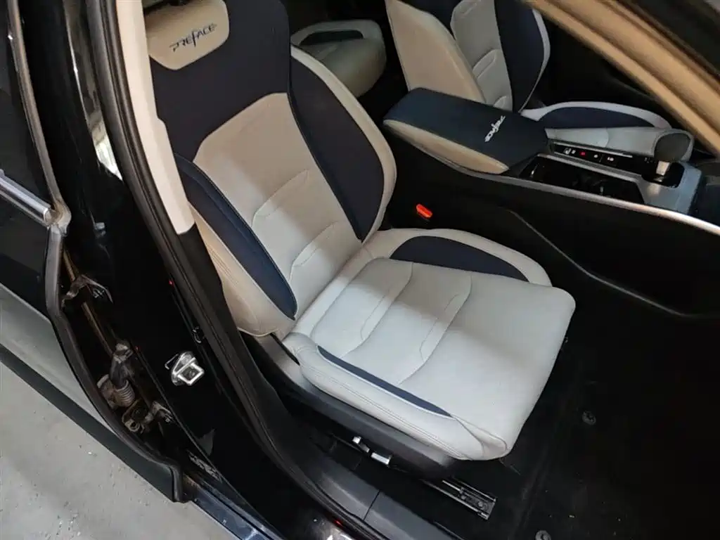 Фото 25 - Geely Preface