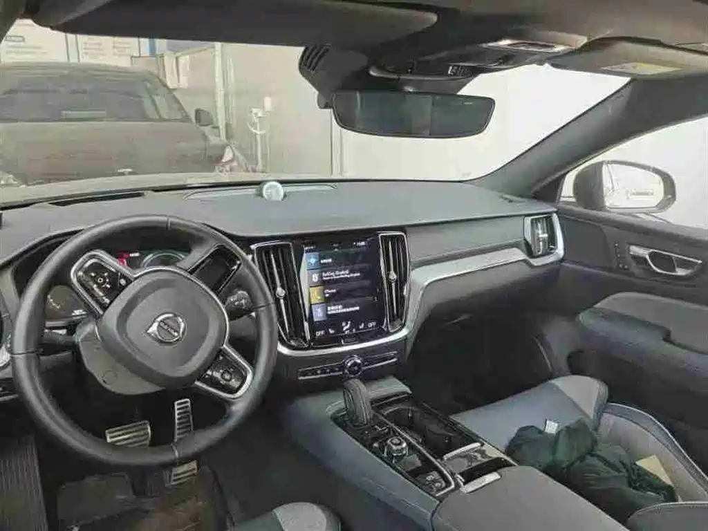 VOLVO S60 PLUG-IN HYBRID
