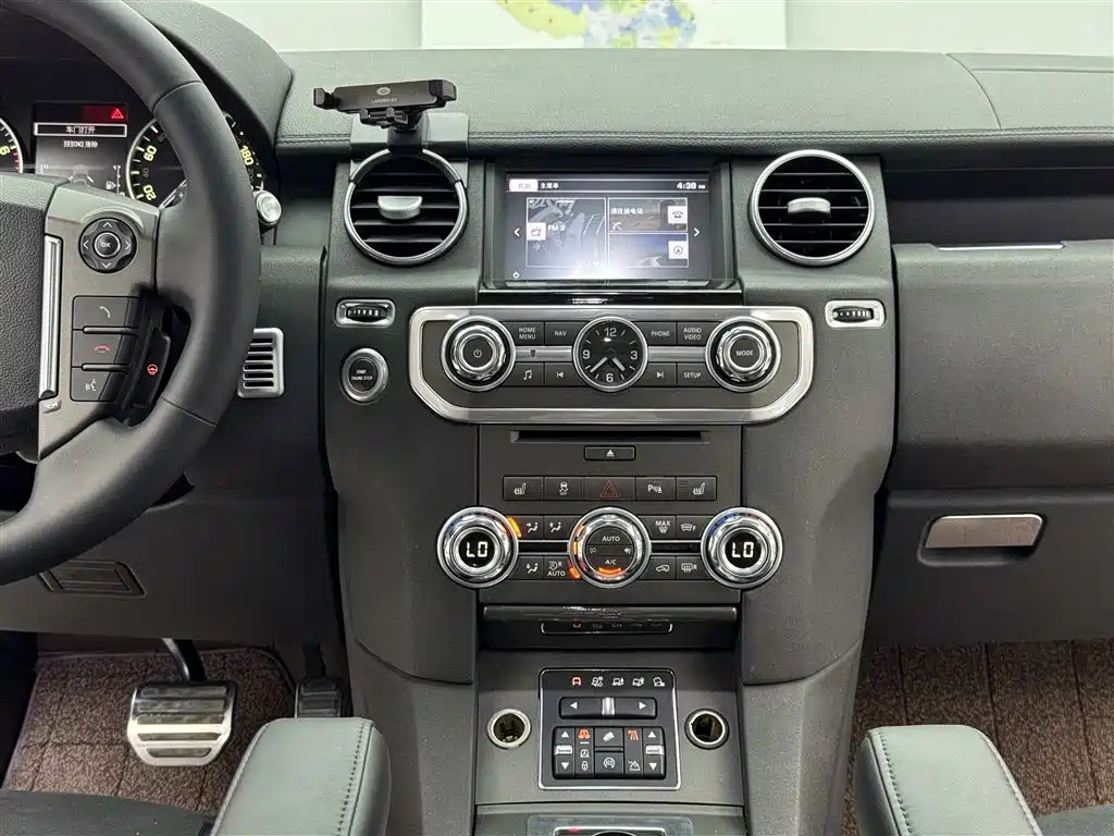 Land Rover Discovery 2016 3.0 SC V6 HSE фото 10