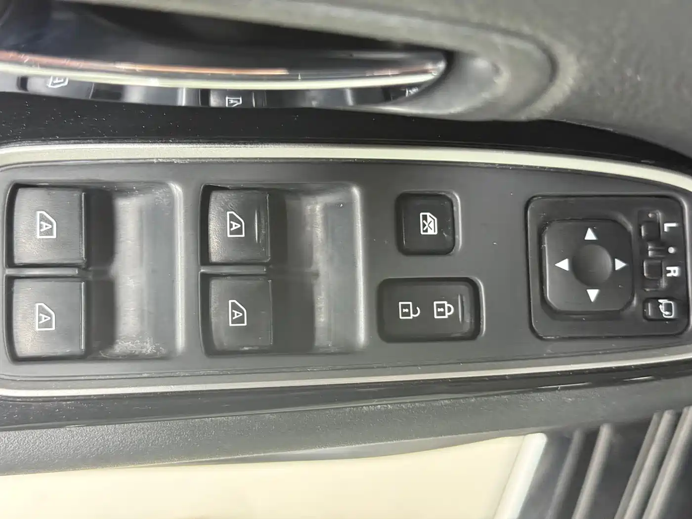 Mitsubishi Outlander 2021 Facelift 2.0L 2WD Premium Edition 5-Seater фото 15