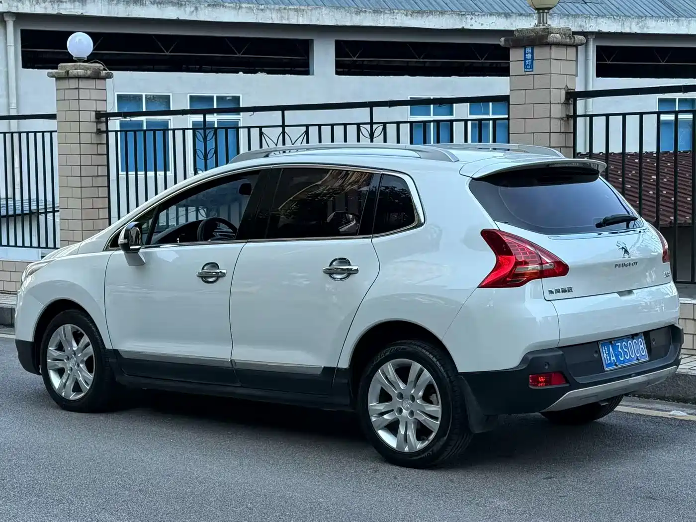 Peugeot 3008 2015 2.0L Automatic Classic Edition фото 3