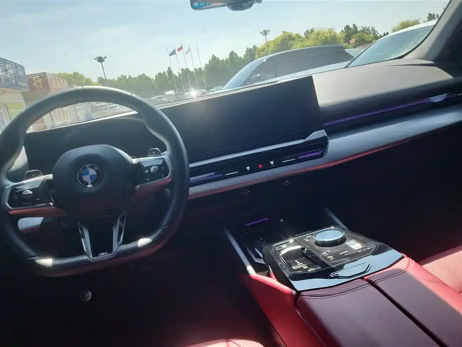 BMW 5 Series 2024 525Li M Sport Package фото 12