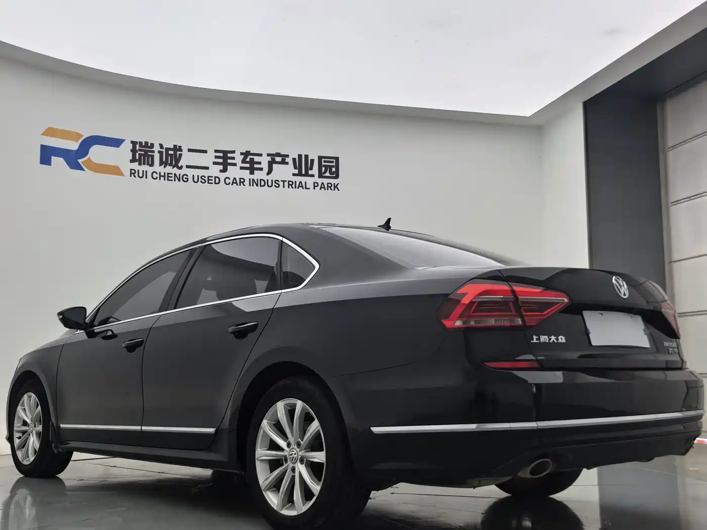 Фото 7 - Volkswagen Passat