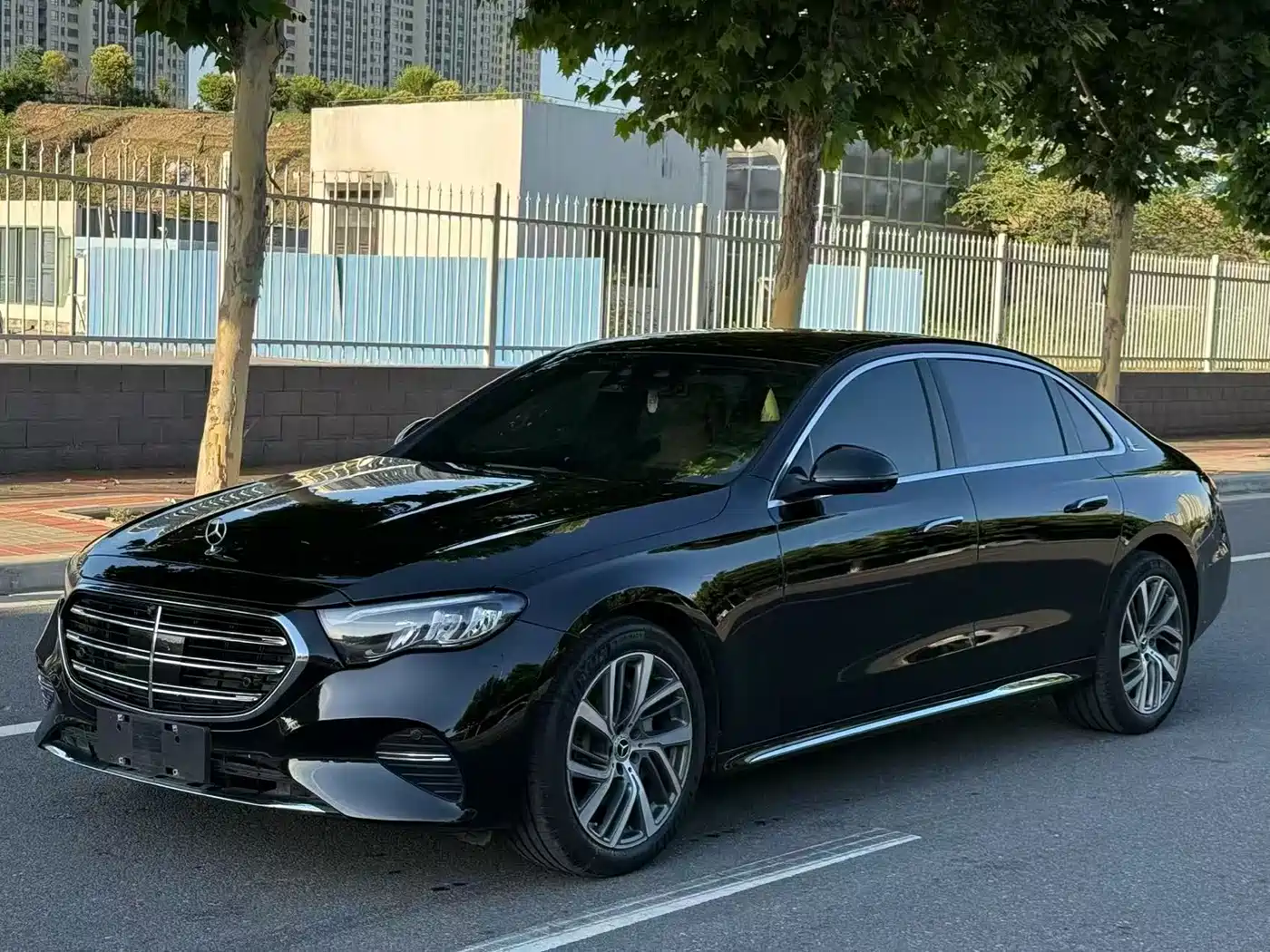Mercedes-Benz E-Class 2024 E 300 L Fashion
