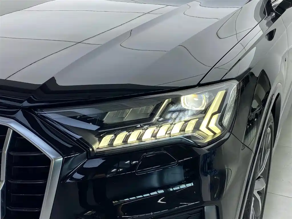 Audi Q7 2023 55 TFSI quattro S line Sport фото 11