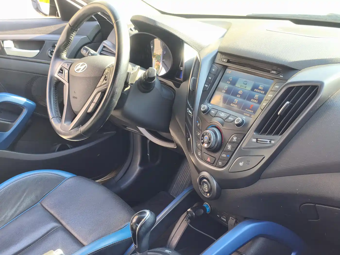 Hyundai Veloster 2012 1.6T Automatic Luxury фото 12