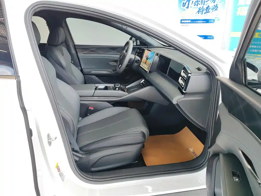 BYD Qin L 2025 DM-i Smart Drive Edition 80KM Leading фото 8