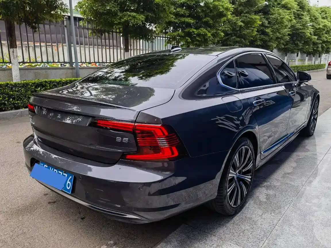 Фото 5 - Volvo S90
