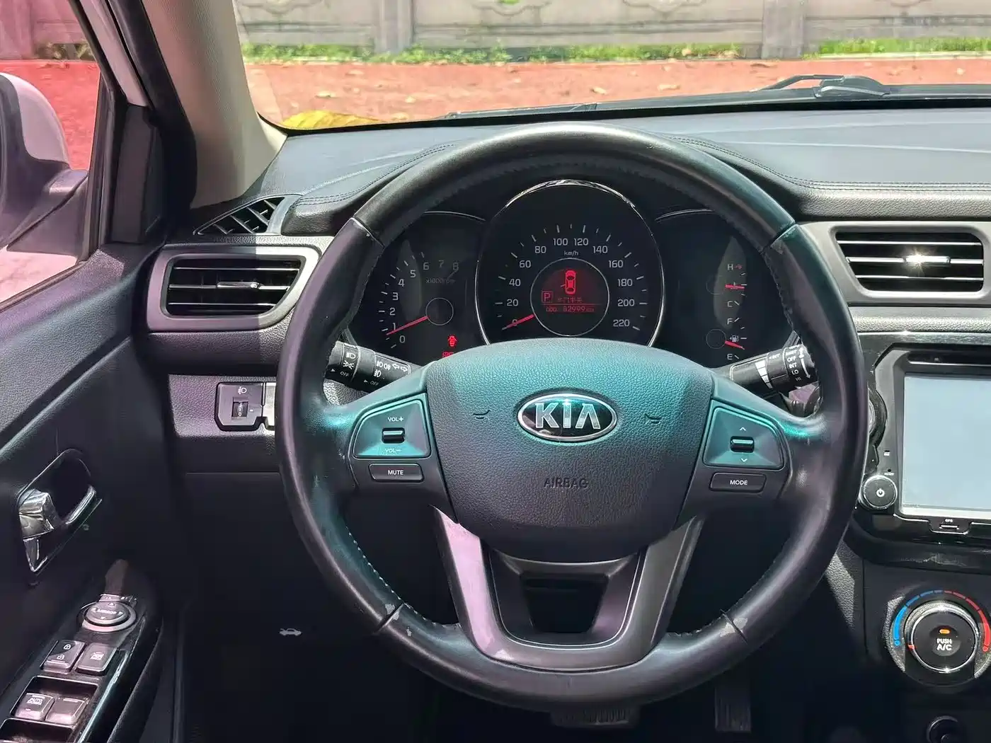 Kia K2 2012 Sedan 1.6L AT Premium Commemorative Edition фото 10