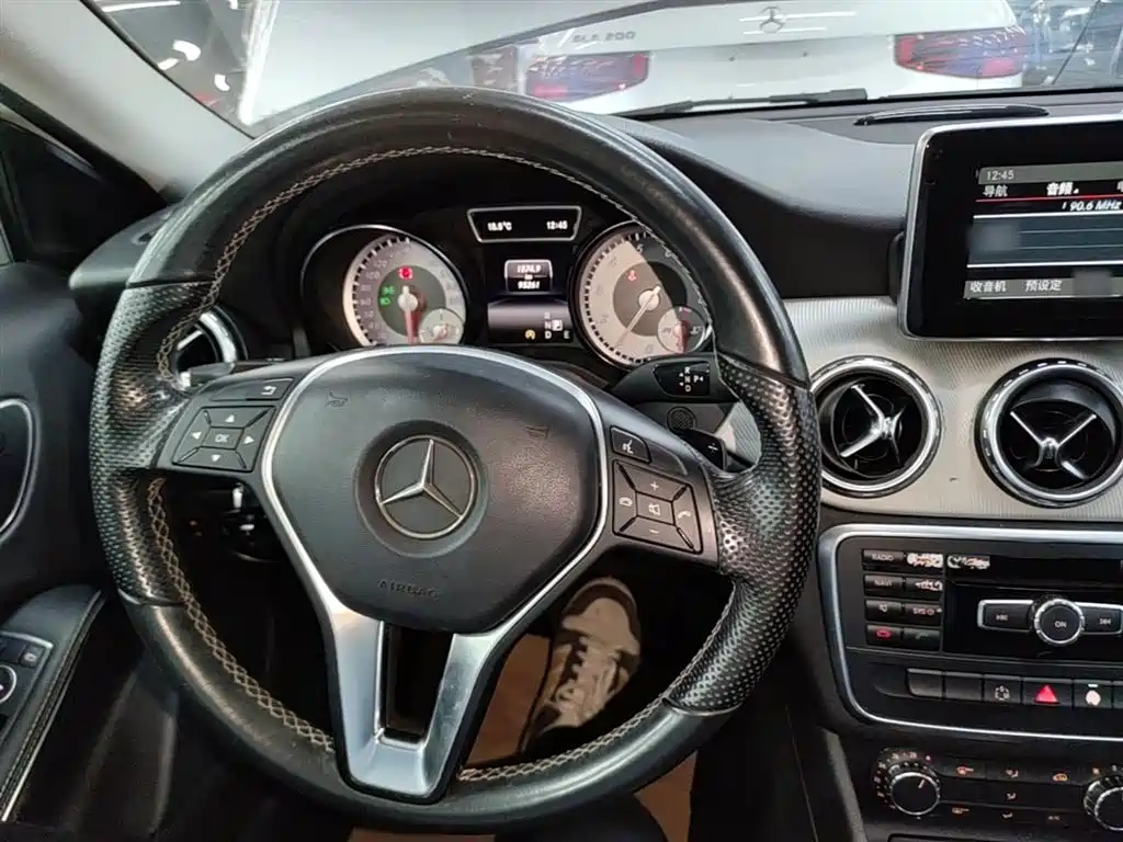 Mercedes-Benz GLA 2015 GLA 200 Dynamic фото 10
