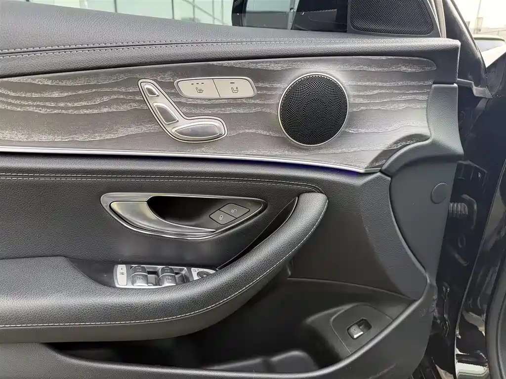 Mercedes-Benz E-Class 2022 E 260 L Sport фото 2