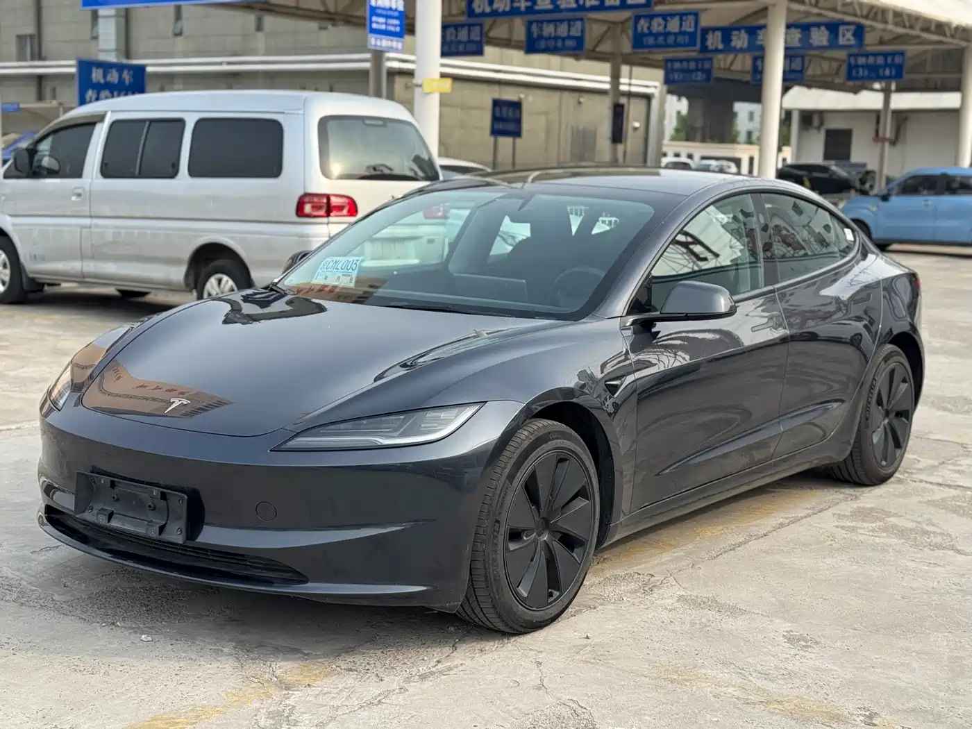 TESLA MODEL 3