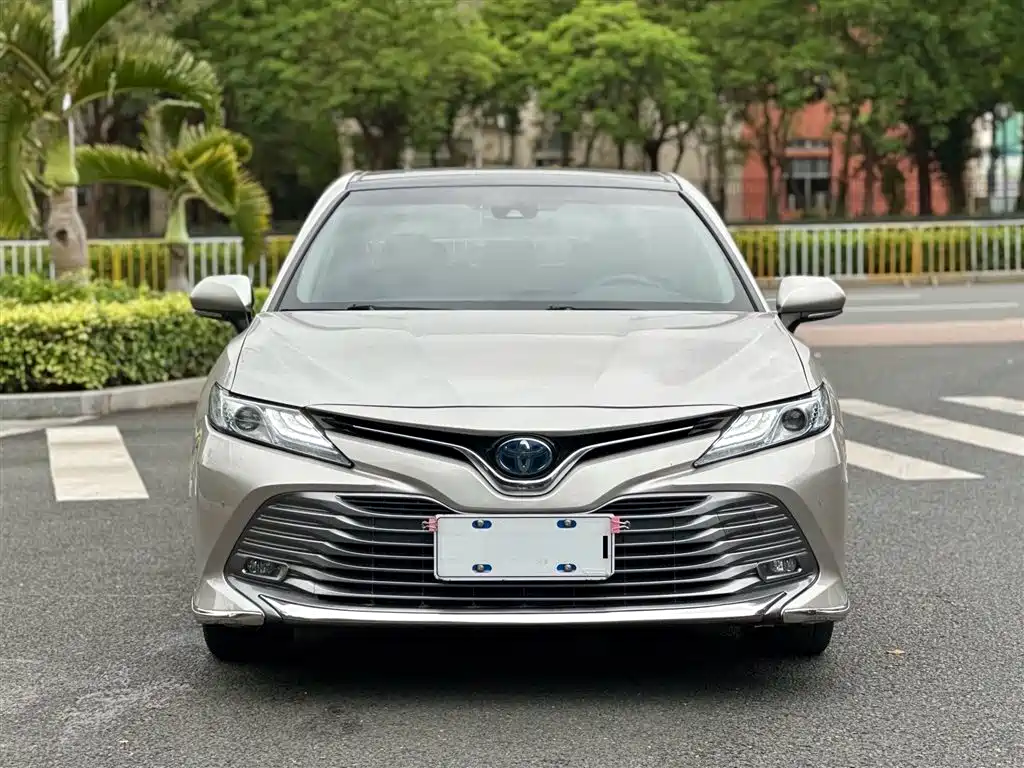 Toyota Camry 2019 Hybrid 2.5HG Luxury Edition China V фото 3