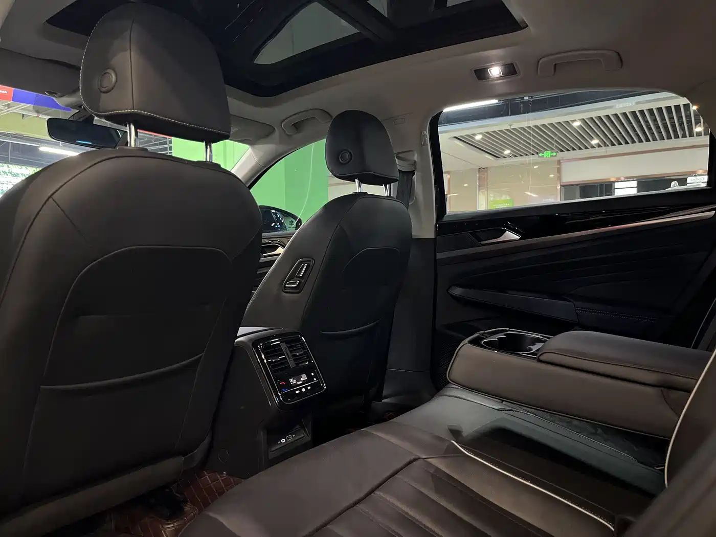Volkswagen Passat 2023 330TSI Elite Edition фото 14