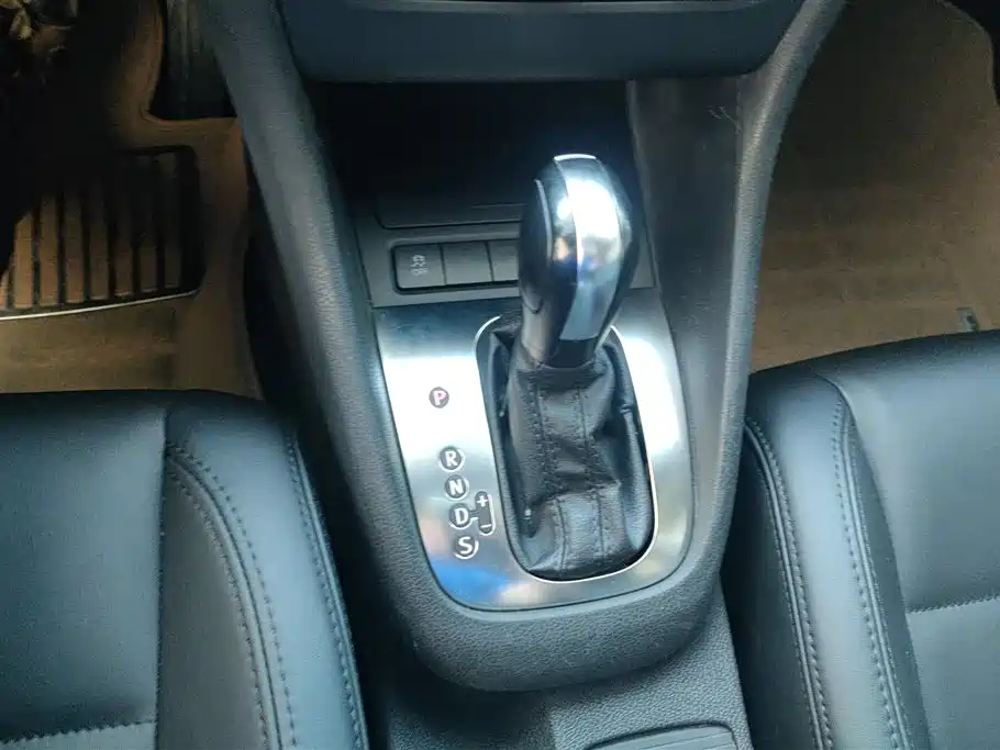 Volkswagen Golf 2012 1.6 Automatic Comfort Type фото 16