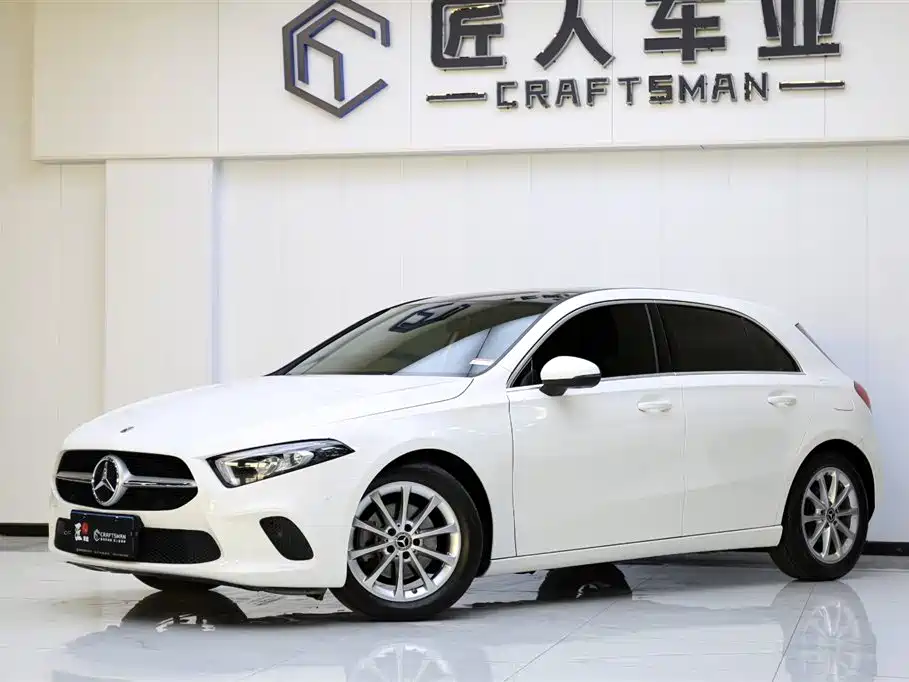 Mercedes-Benz A-Class (Import) 2019 A 200 Fashion Version фото 3