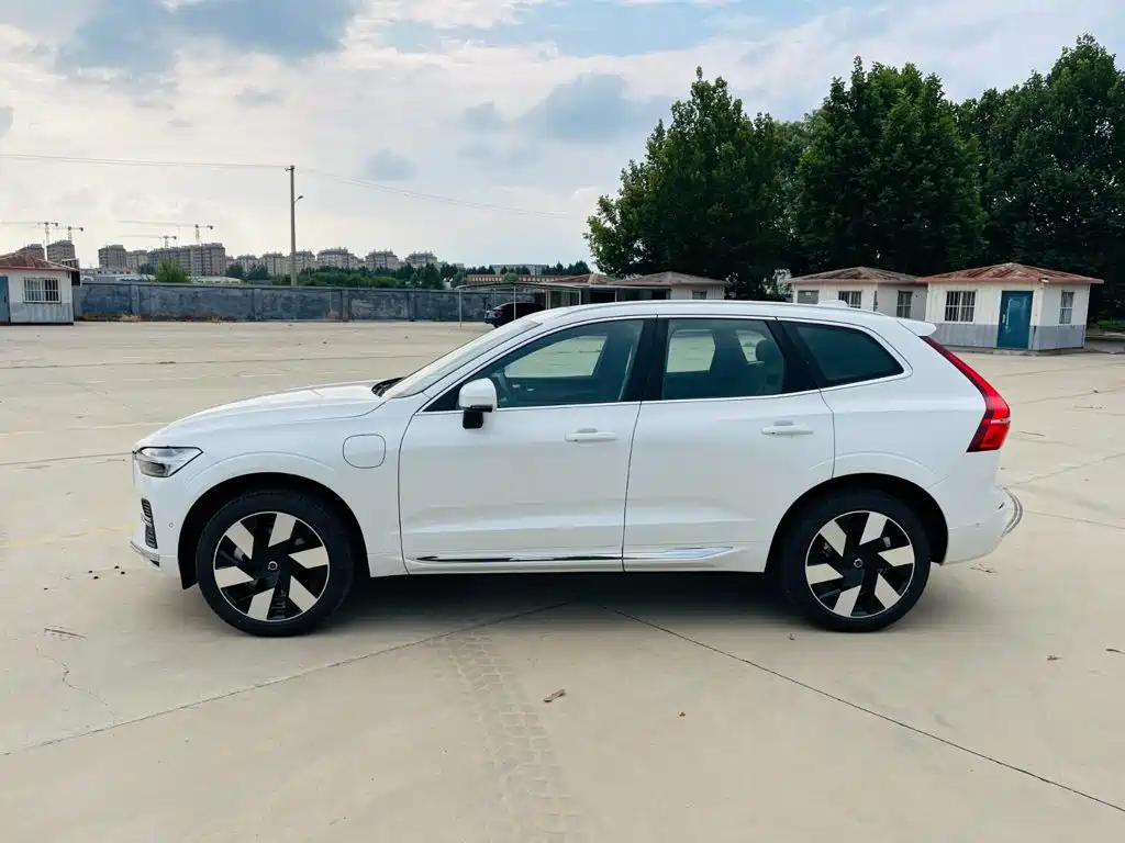 2026 Volvo XC60 Plug-in Hybrid