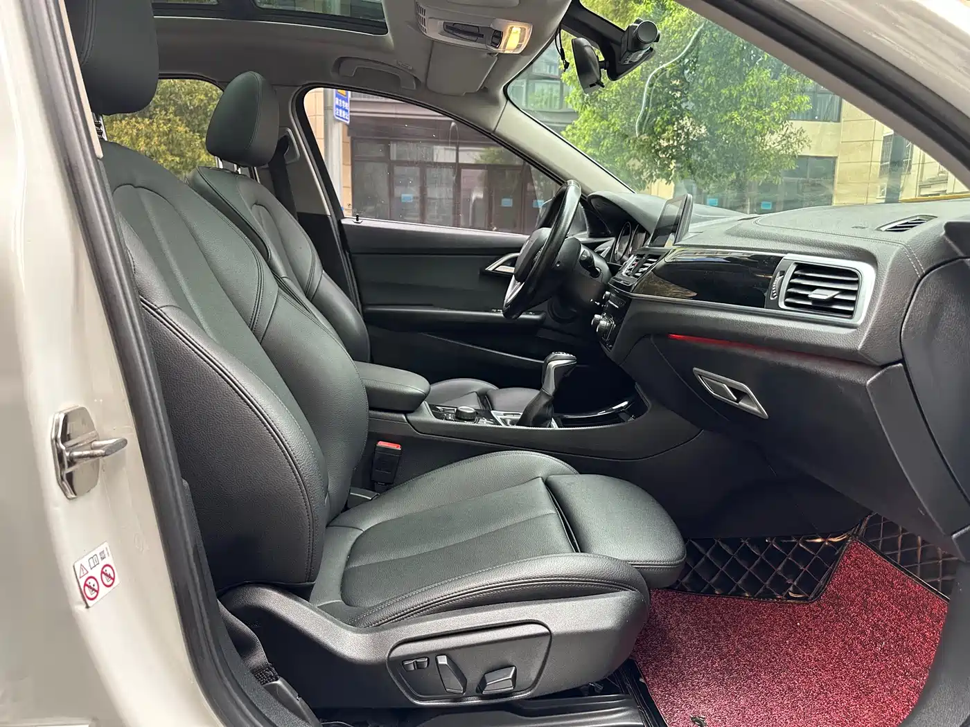 BMW 1 Series 2018 118i Sport Edition фото 11
