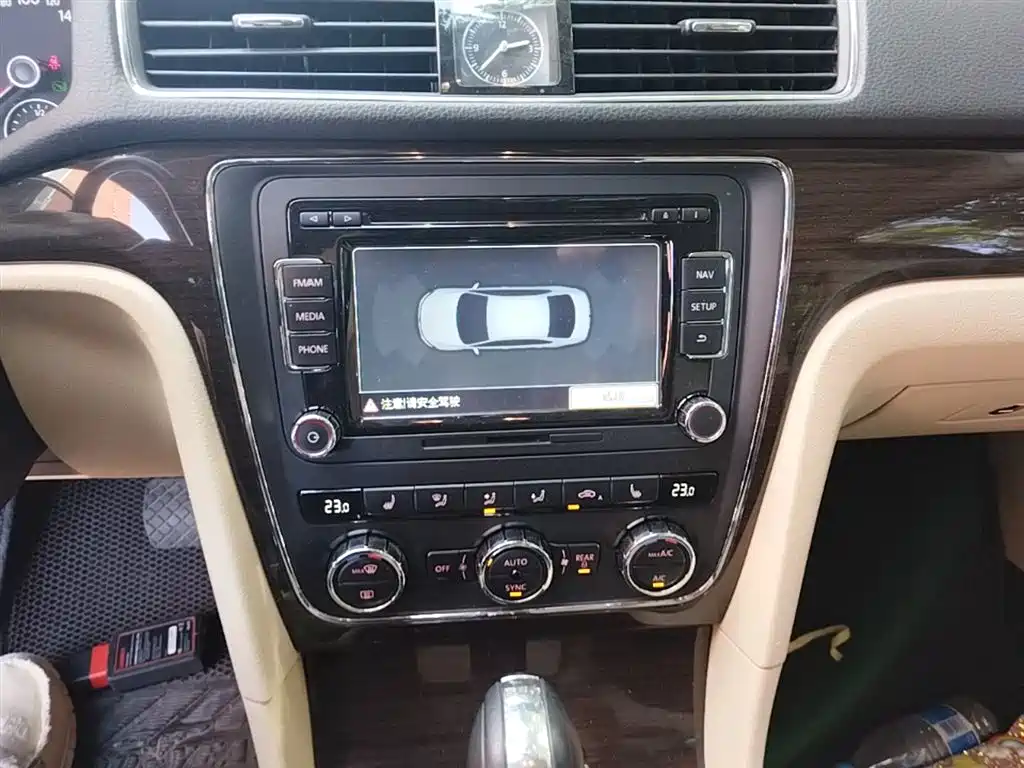 Volkswagen Passat 2015 1.8TSI DSG Prestige Edition фото 9