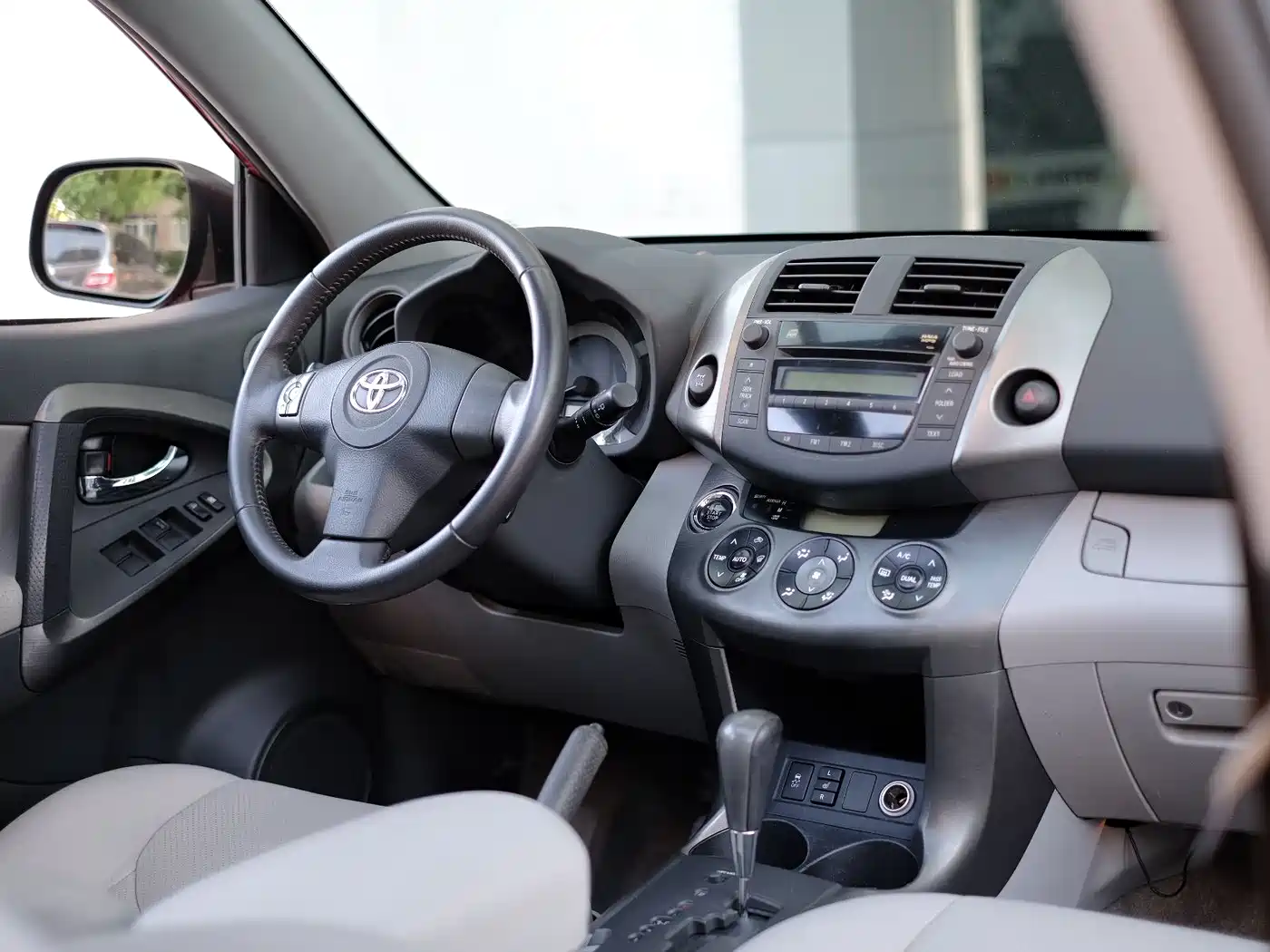 Toyota RAV4 Rongfang 2009 2.4L Automatic Luxury Edition фото 35