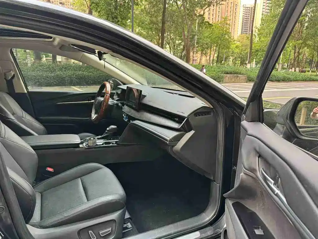 Toyota Camry 2024 Hybrid 2.0HE Elite Edition фото 8
