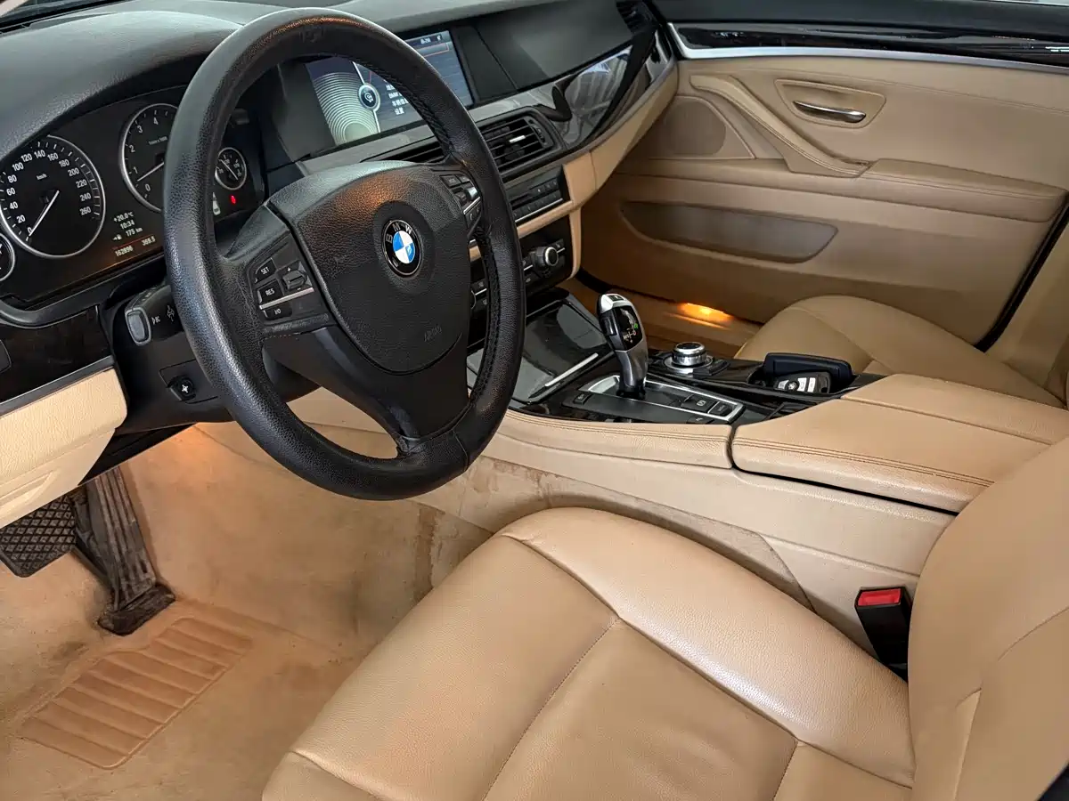 BMW 5 Series 2011 523Li Leading фото 6