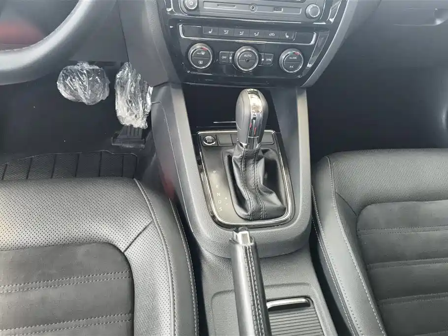 Volkswagen Sagitar 2018 280TSI DSG Luxury фото 16