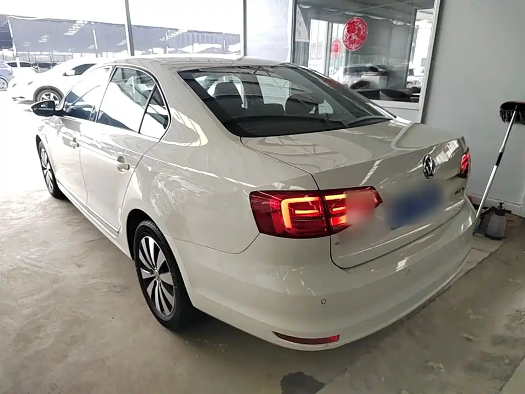 Volkswagen Sagitar 2017 1.6L Automatic Comfort фото 5