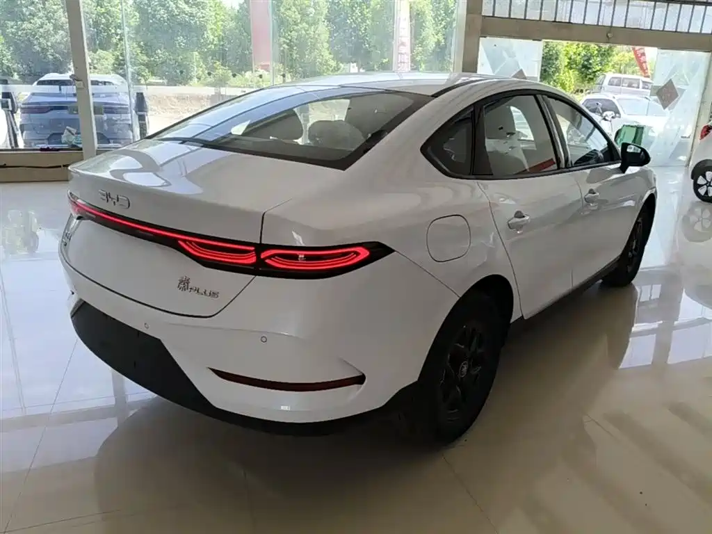 BYD Qin PLUS 2026 DM-i Smart Edition 128KM Progressive фото 7