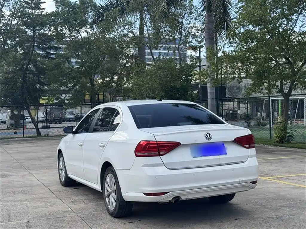 Volkswagen Lavida 2017 1.6L Automatic Comfort Edition фото 9