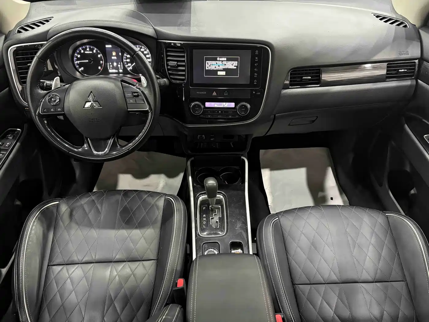 MITSUBISHI OUTLANDER