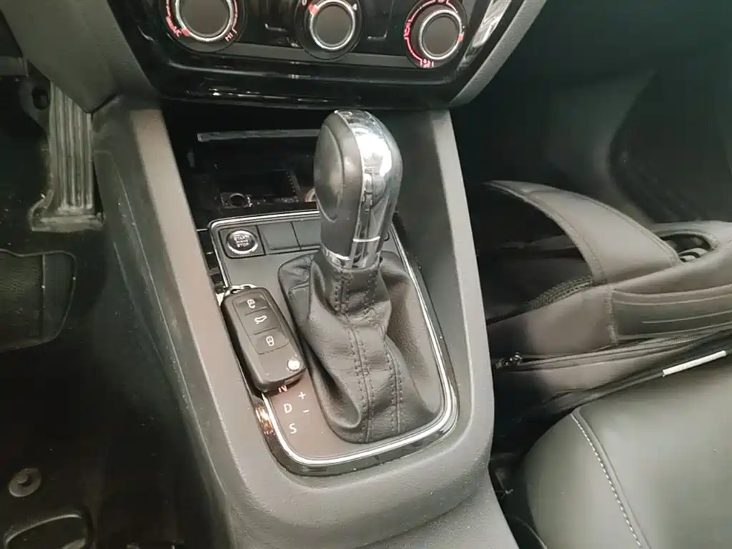 Volkswagen Sagitar 2017 1.6L Automatic Comfort фото 14