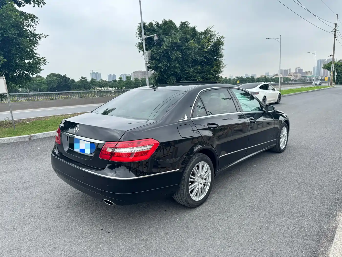 Mercedes-Benz E-Class 2012 E 300 L Fashion Luxury фото 5