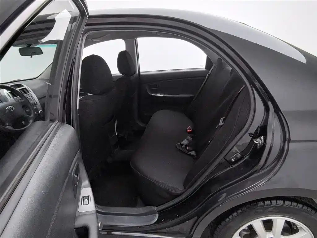 Kia Cerato 2012 1.6L MT GL фото 15