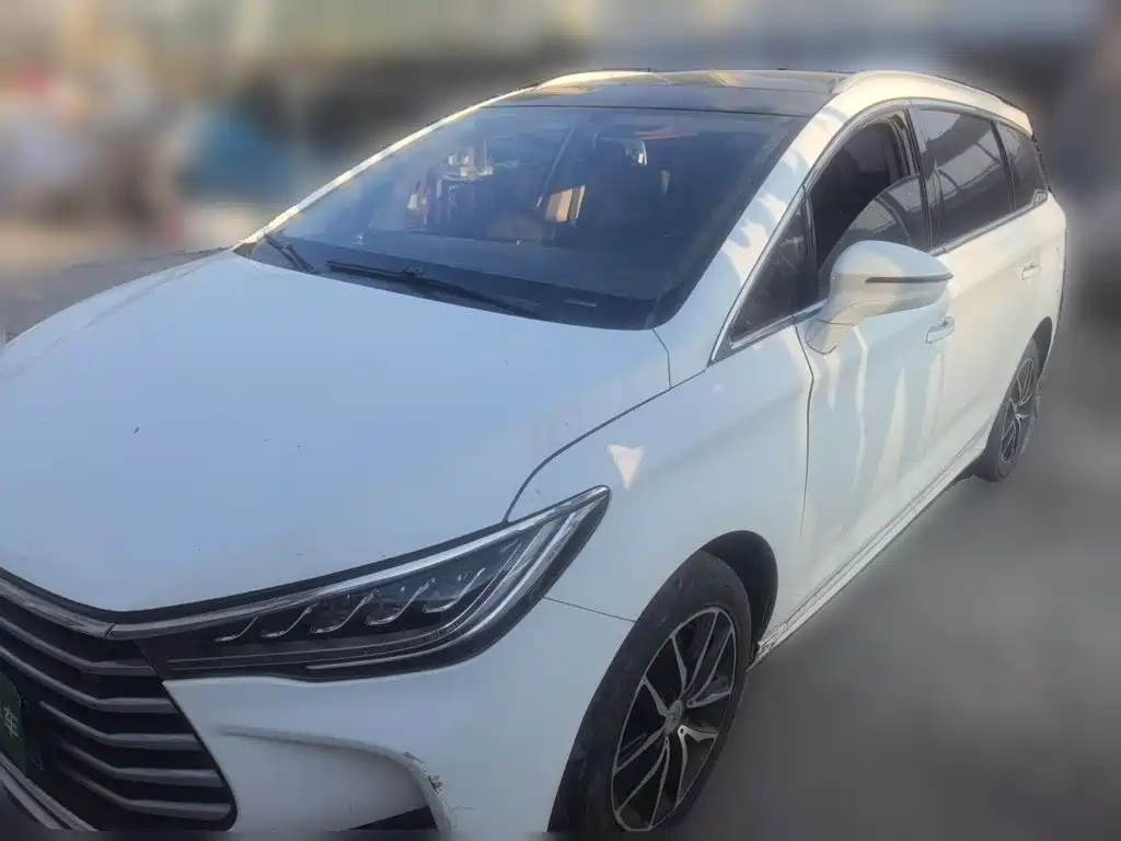 Фото 1 - BYD Song MAX