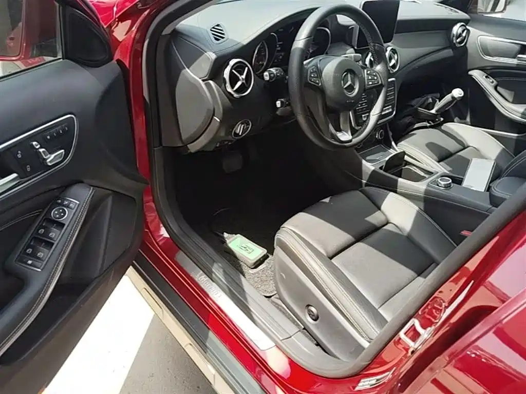 Mercedes-Benz GLA 2018 GLA 200 Fashion фото 16