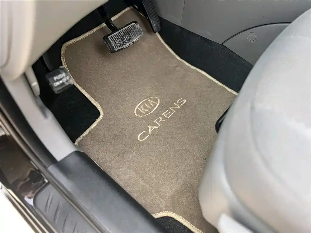 Kia Carens 2011 2.0L 7-Seater Automatic Standard фото 11