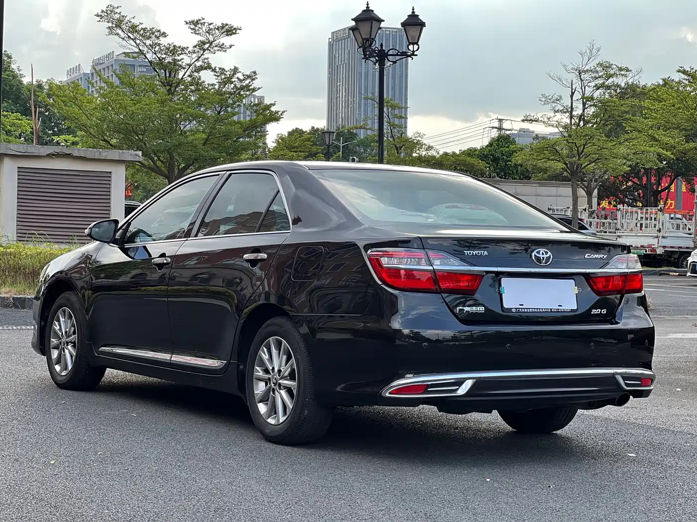 Toyota Camry 2016 2.0G 10th Anniversary Luxury Edition фото 4