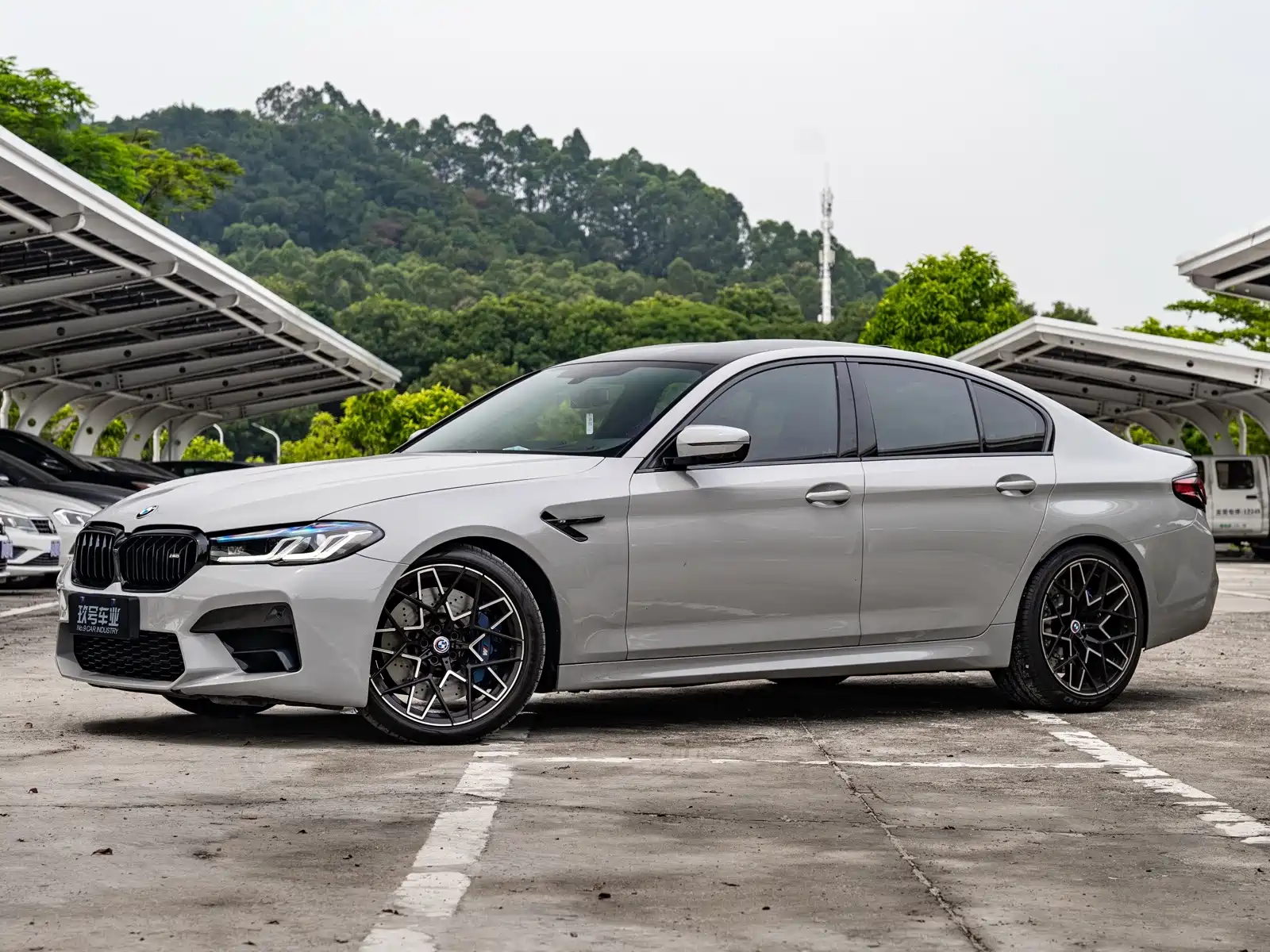 Photo 1 - BMW M5