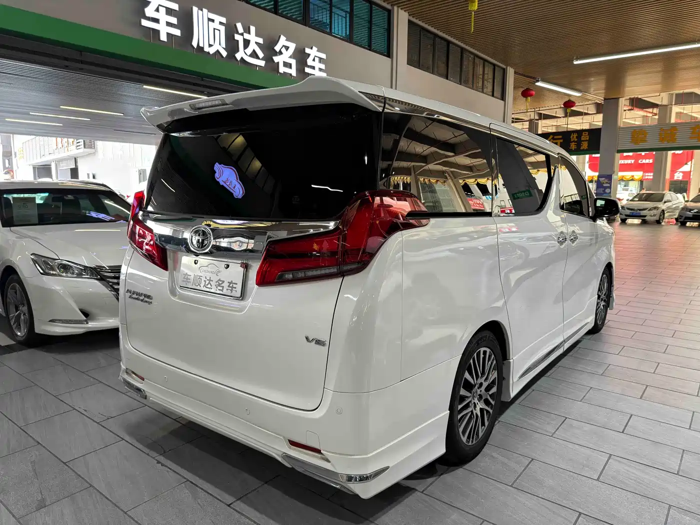 Toyota Alphard 2015 3.5L Premium Edition фото 5