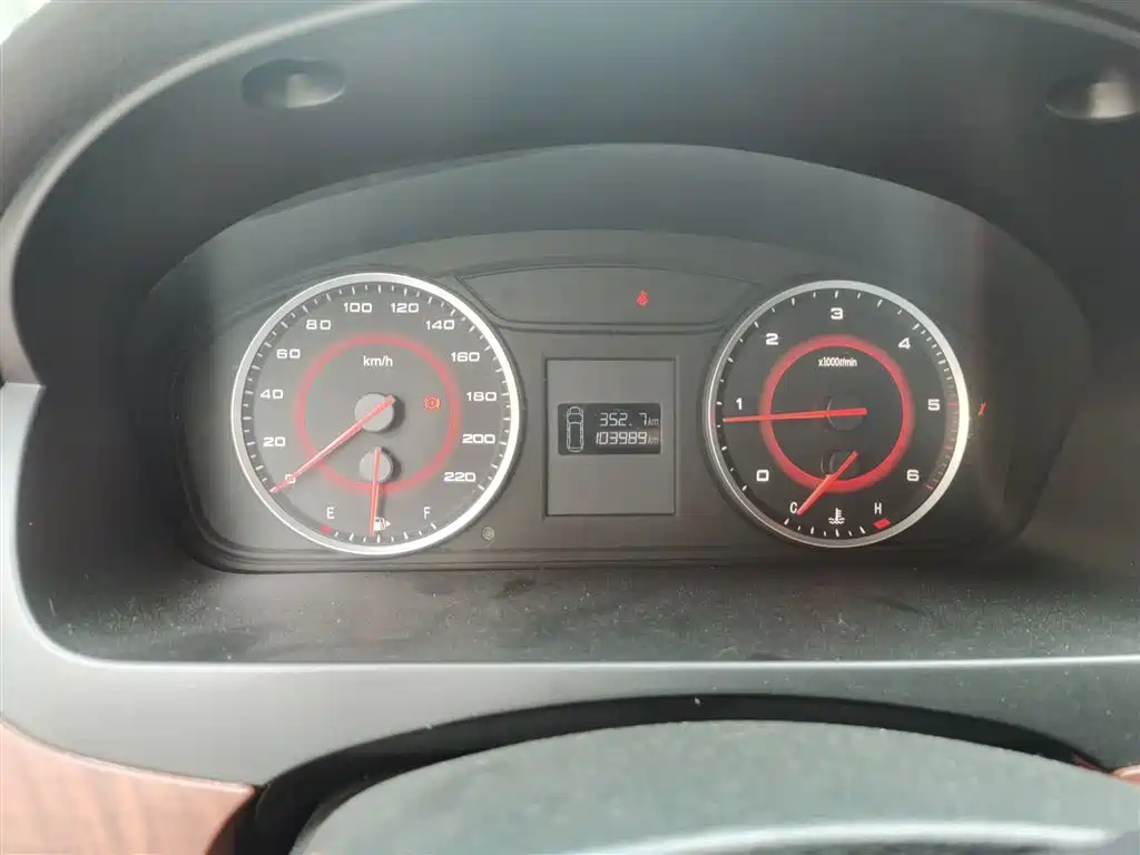 SAIC Maxus Maxus G10 2016 1.9T Manual Elite Edition Diesel China V фото 5