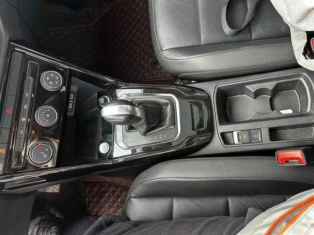 VOLKSWAGEN T ROC EXPLORING SONGS